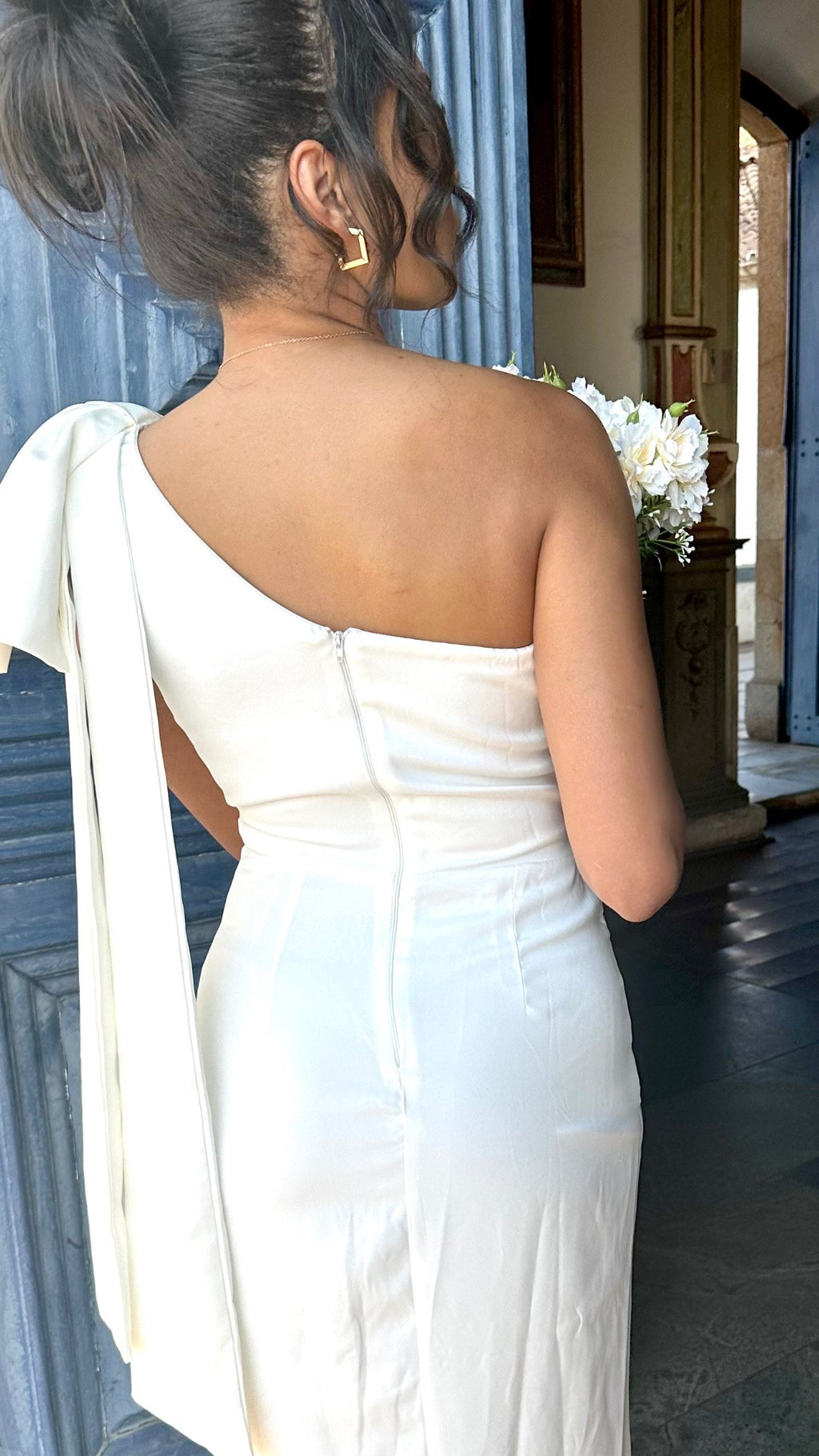 Vestido midi branco laço lateral casamento civil noivado pre wedding Helena