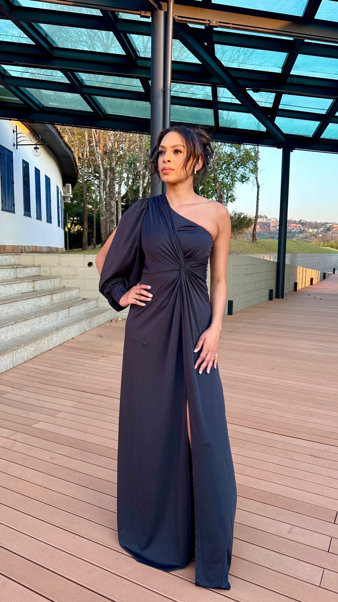 Vestido longo preto fluit uma manga nula Joana