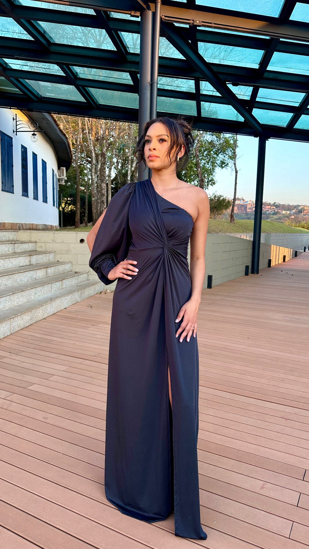Vestido longo preto fluit uma manga nula Joana