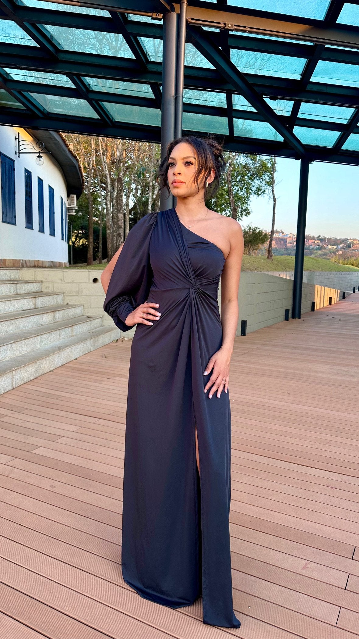 Vestido longo preto fluit uma manga nula Joana