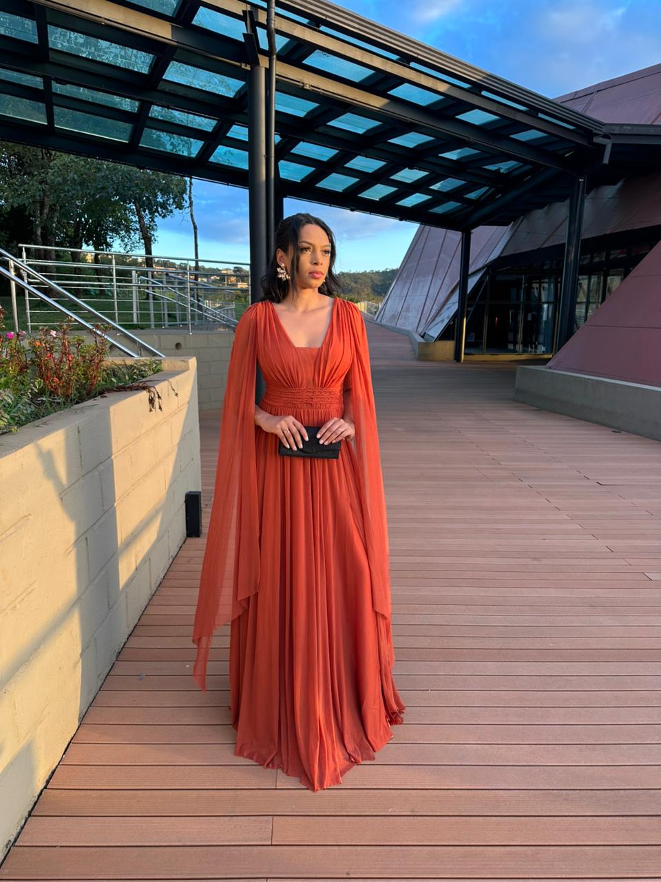 Vestido longo Tule com Capas Laterais Terracota