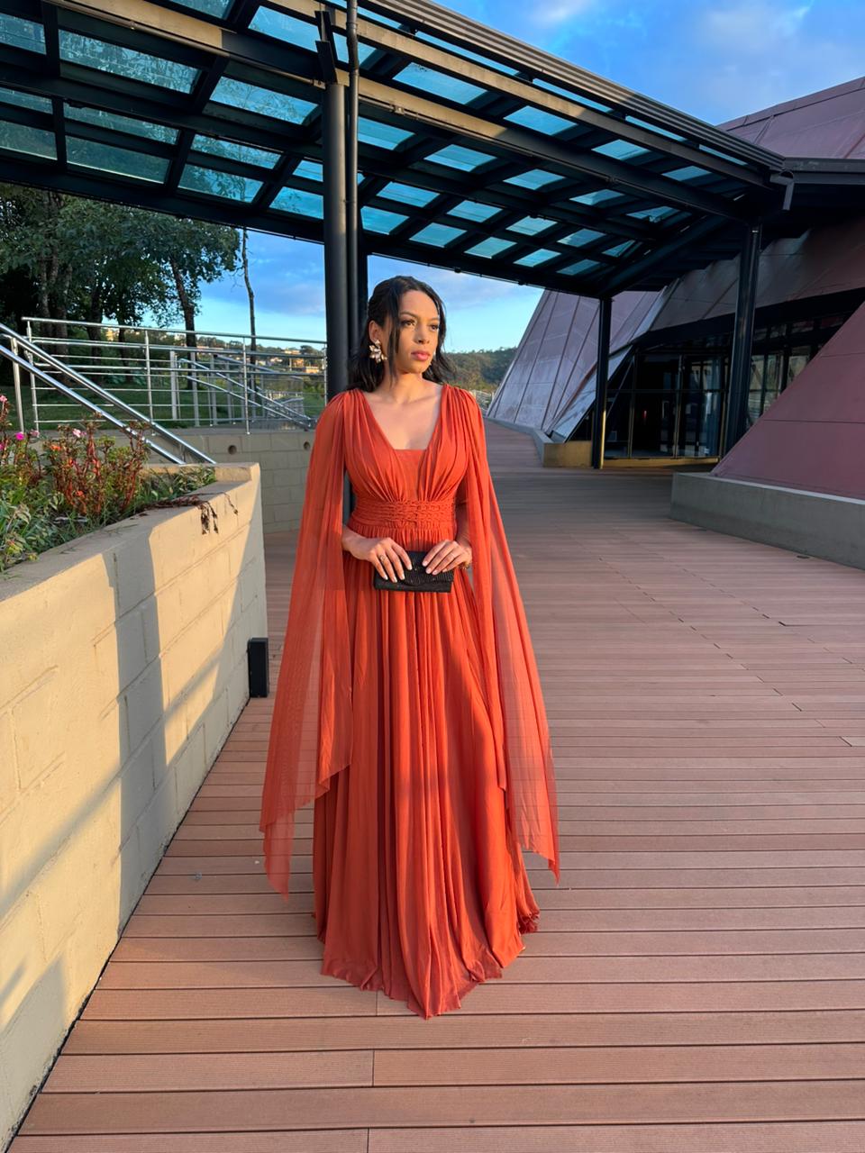Vestido longo Tule com Capas Laterais Terracota