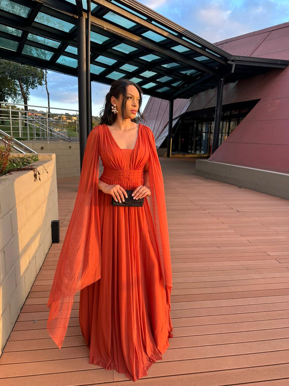 Vestido longo Tule com Capas Laterais Terracota