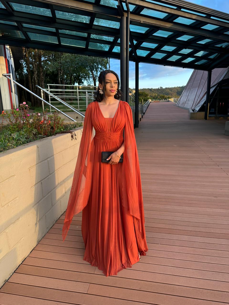 Vestido longo Tule com Capas Laterais Terracota