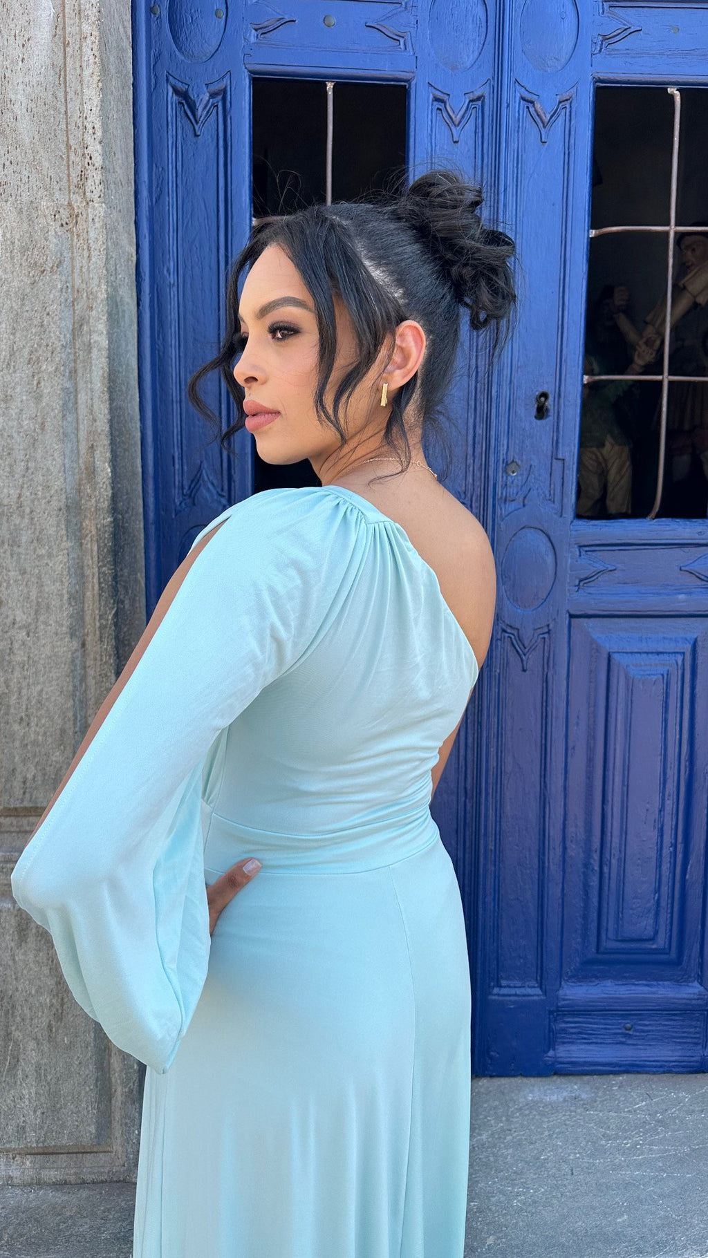 Vestido longo verde tifany com uma manga longa vazada fluit Perola