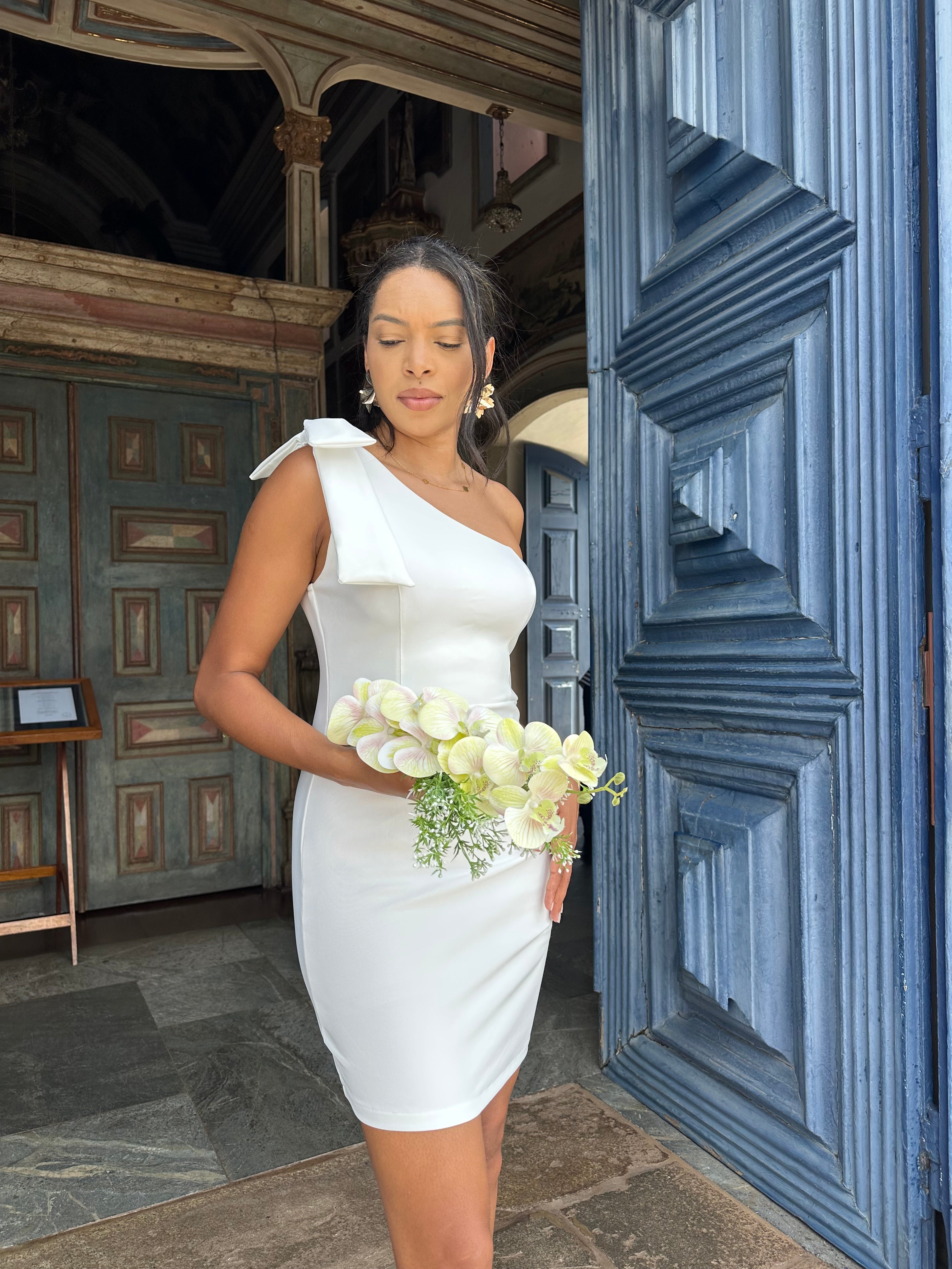 Vestido Curto branco laço lateral casamento civil noivado pre wedding