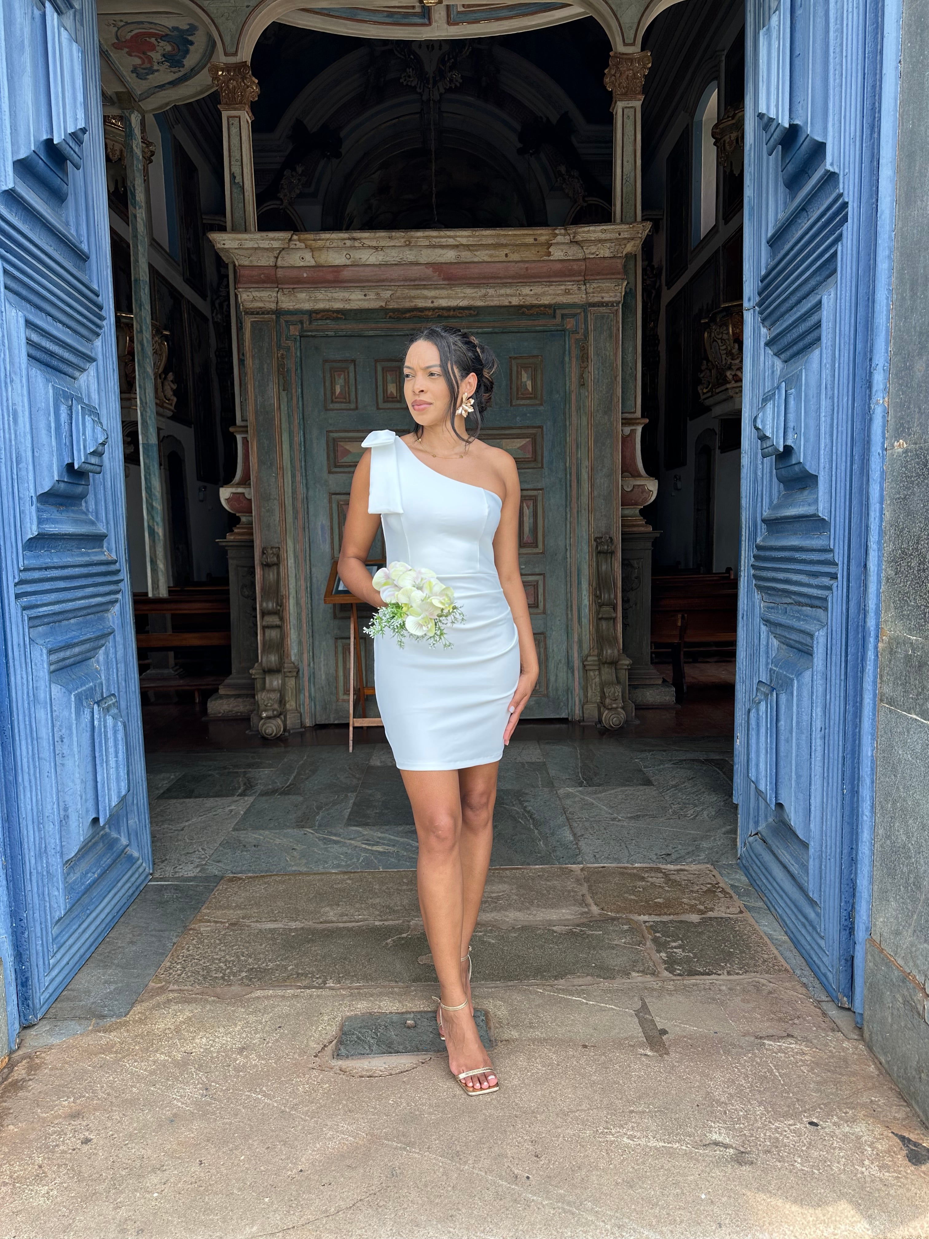 Vestido Curto branco laço lateral casamento civil noivado pre wedding
